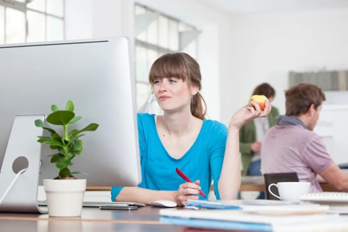 4 motivi per mangiare frutta in ufficio